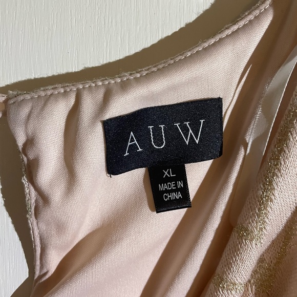 NWOT Silver and Beige Long Sleeve Dress
Size XL
Brand, AUW - Picture 2 of 3